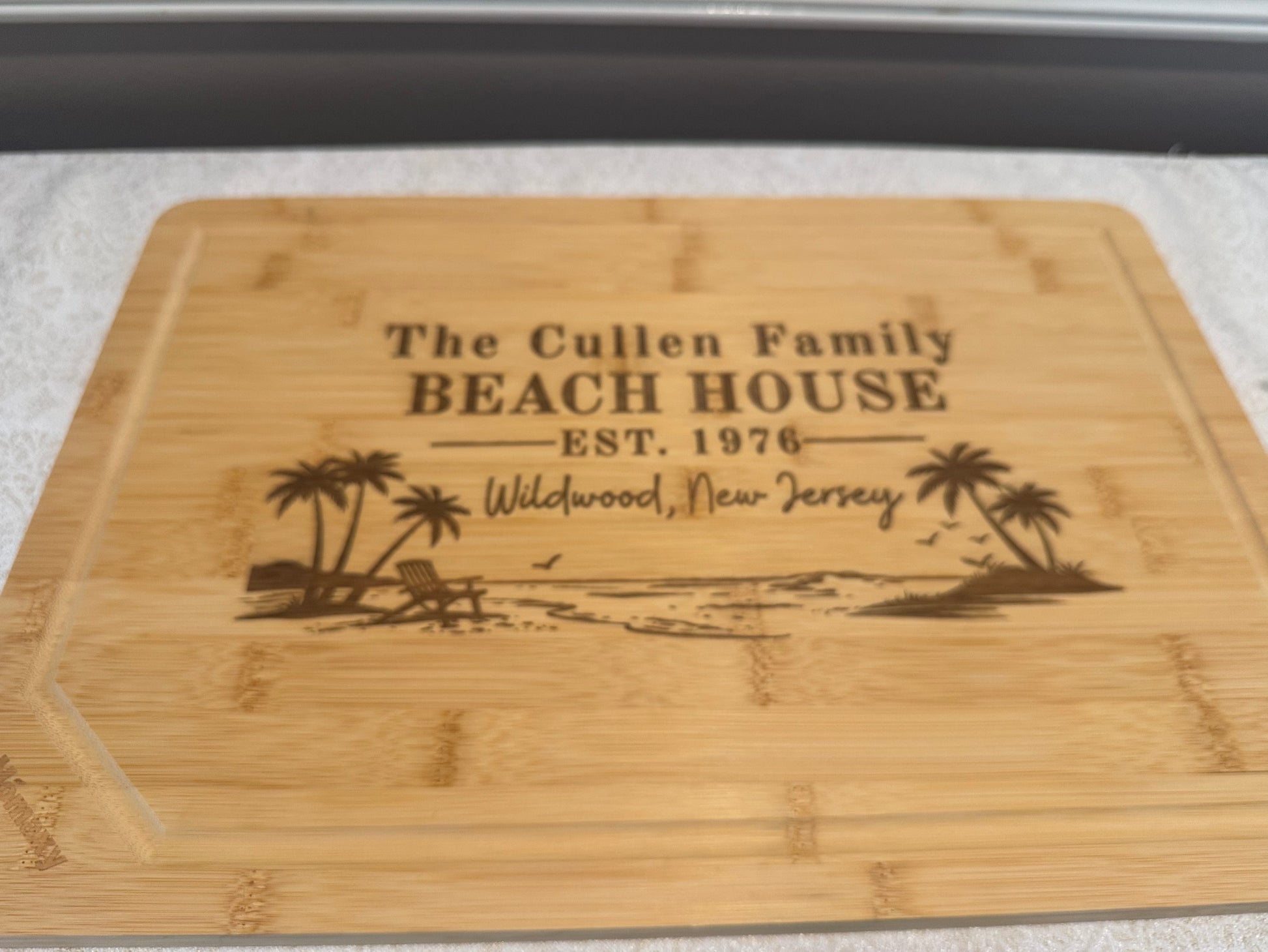 Bamboo cutting board with engraved text and beach scene design