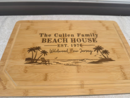 Bamboo cutting board with engraved text and beach scene design